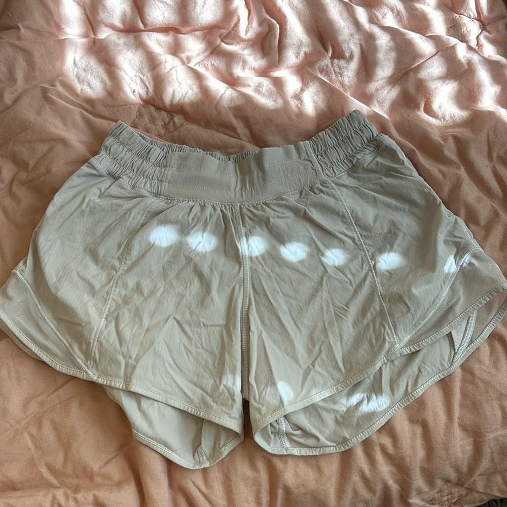 lululemon hotty hot LR 4 inch